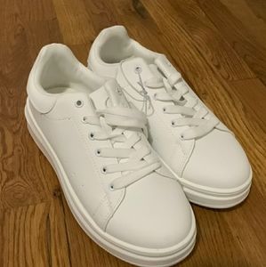 ✔US SPORTS womens white sneakers, sz 7, NWT